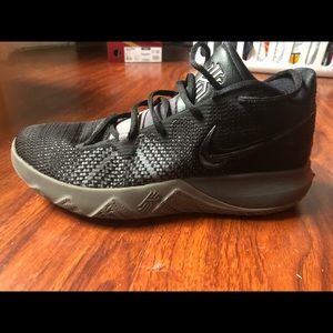 Kyrie Irving Flytrap AA7071 011 Gunsmoke 8.5